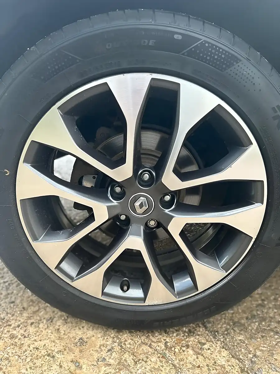 Used 2018 Renault Koleos Signature Nav Silver - Interior and Exterior details 18