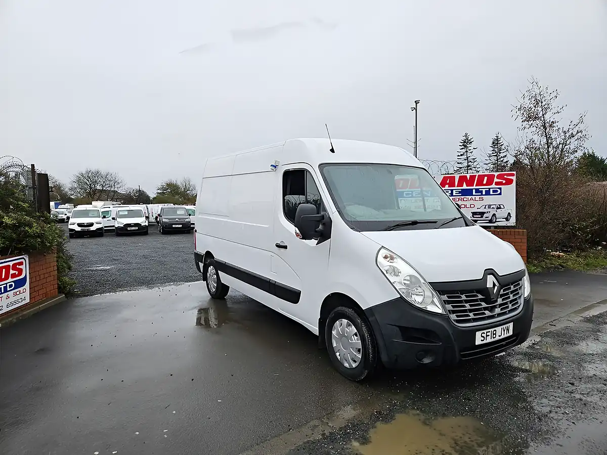 Used 2018 Renault Master 35 Lwb Fridge/Freezer White - Front View