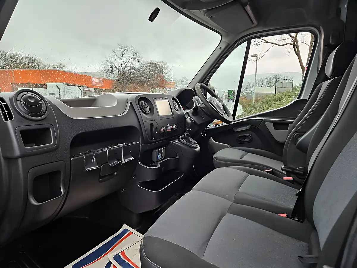 Used 2018 Renault Master 35 Lwb Fridge/Freezer White - Interior and Exterior details 11