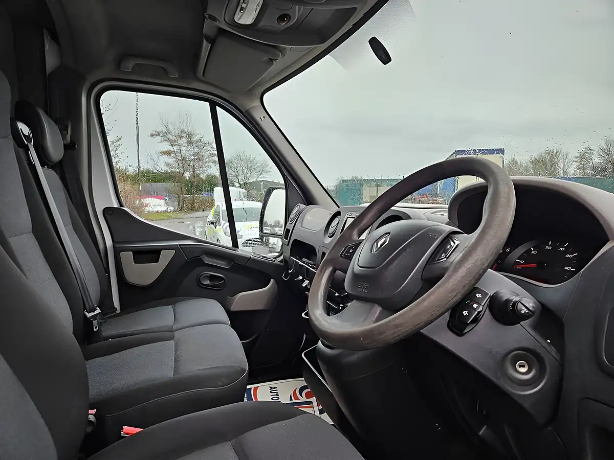 Used 2018 Renault Master 35 Lwb Fridge/Freezer White - Interior and Exterior details 12