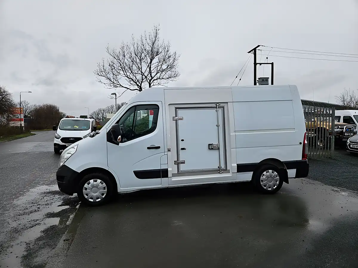 Used 2018 Renault Master 35 Lwb Fridge/Freezer White - Interior and Exterior details 5