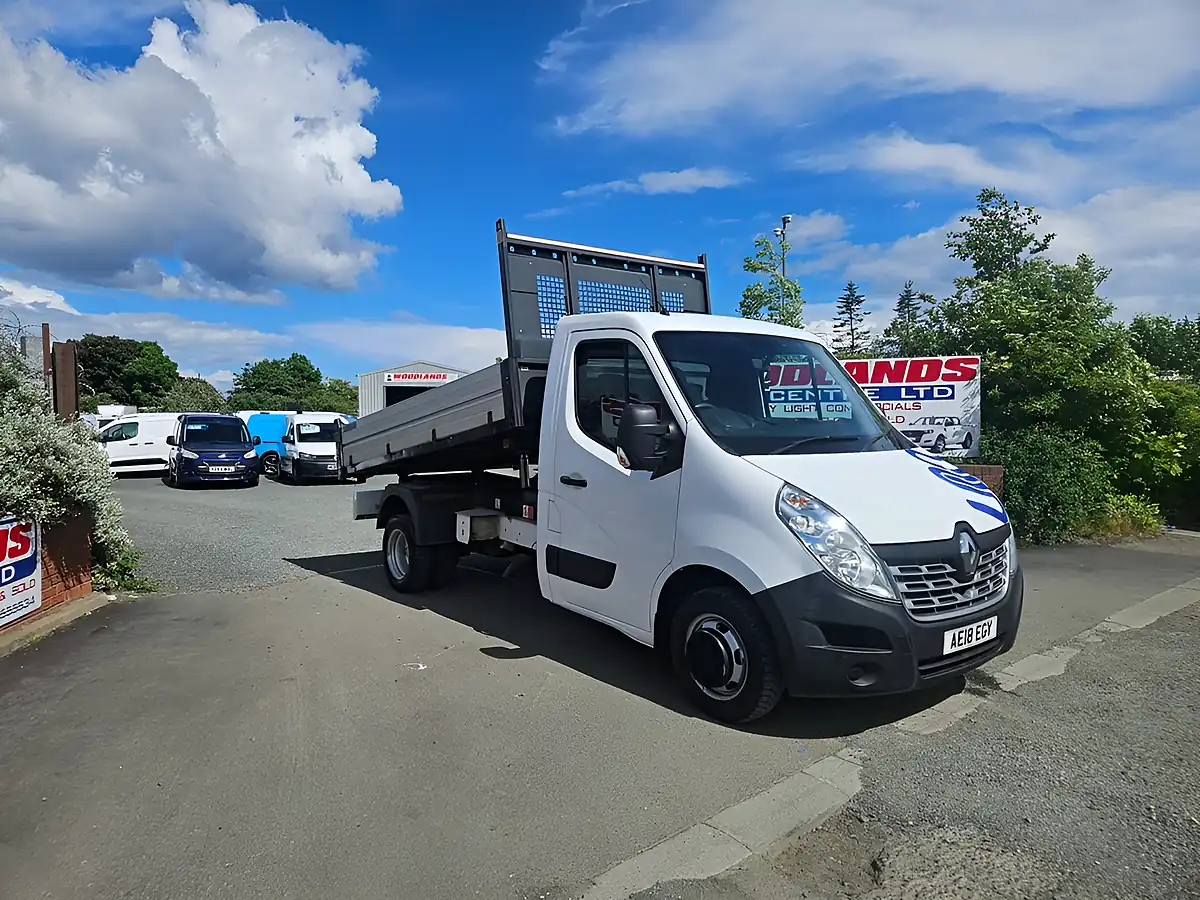 Used 2018 Renault Master Business White - Front View