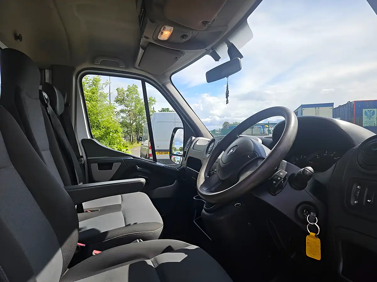 Used 2018 Renault Master Business White - Interior and Exterior details 10