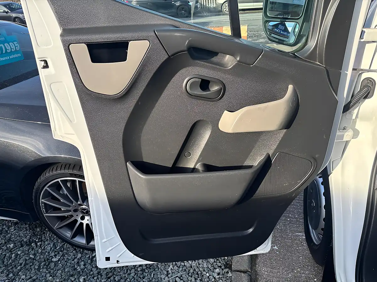 Used 2018 Renault Master Business White - Interior and Exterior details 11