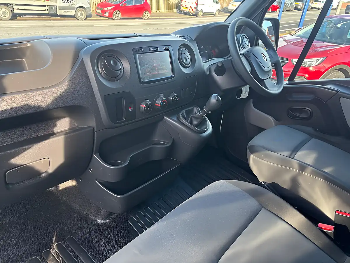 Used 2018 Renault Master Business White - Interior and Exterior details 12