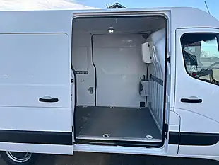 Used 2018 Renault Master Business White - Interior and Exterior details 14