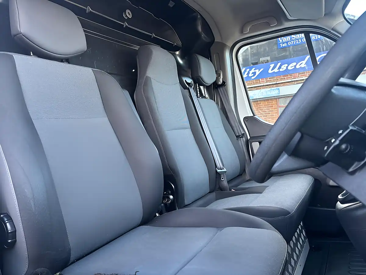 Used 2018 Renault Master Business White - Interior and Exterior details 15