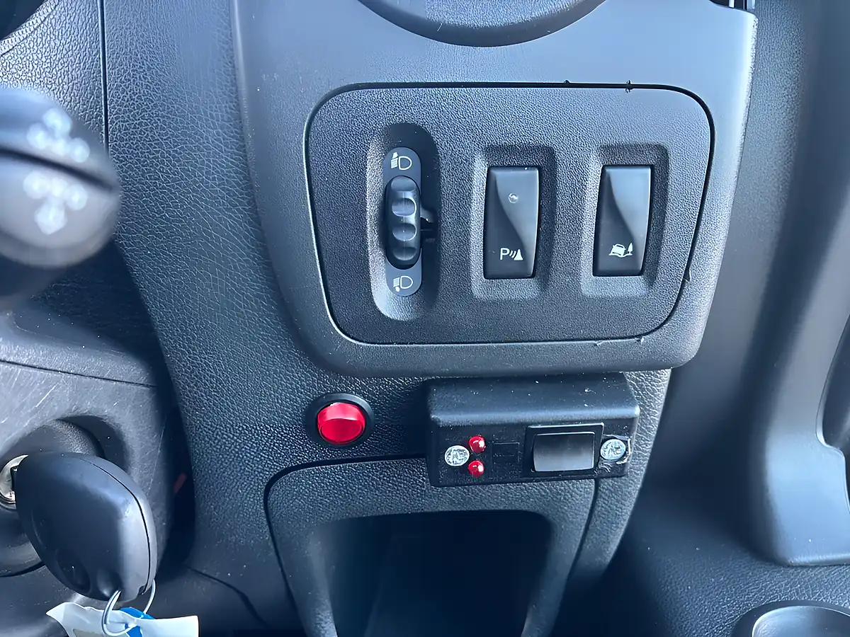 Used 2018 Renault Master Business White - Interior and Exterior details 16
