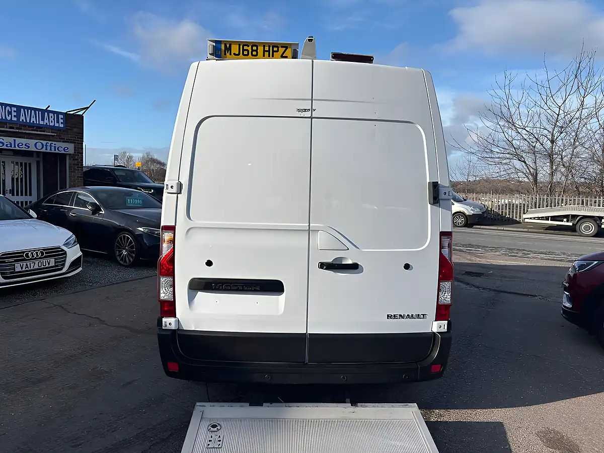 Used 2018 Renault Master Business White - Interior and Exterior details 4
