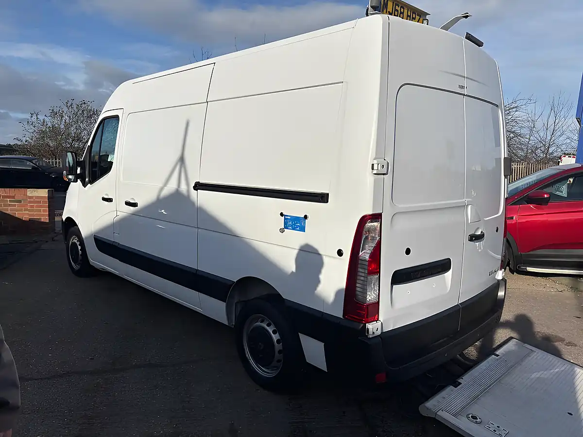 Used 2018 Renault Master Business White - Interior and Exterior details 5