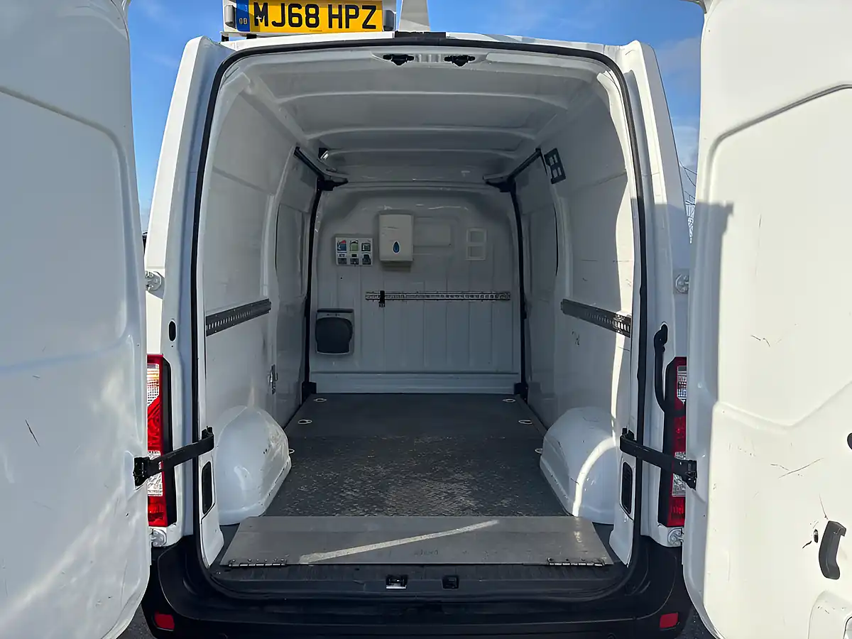 Used 2018 Renault Master Business White - Interior and Exterior details 7