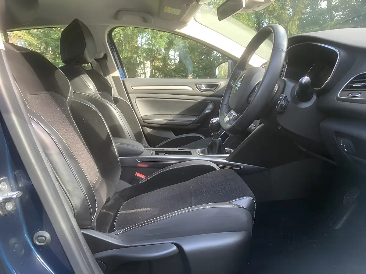 Used 2018 Renault Megane Dynamique Nav Cosmos Blue Metallic - Interior and Exterior details 16