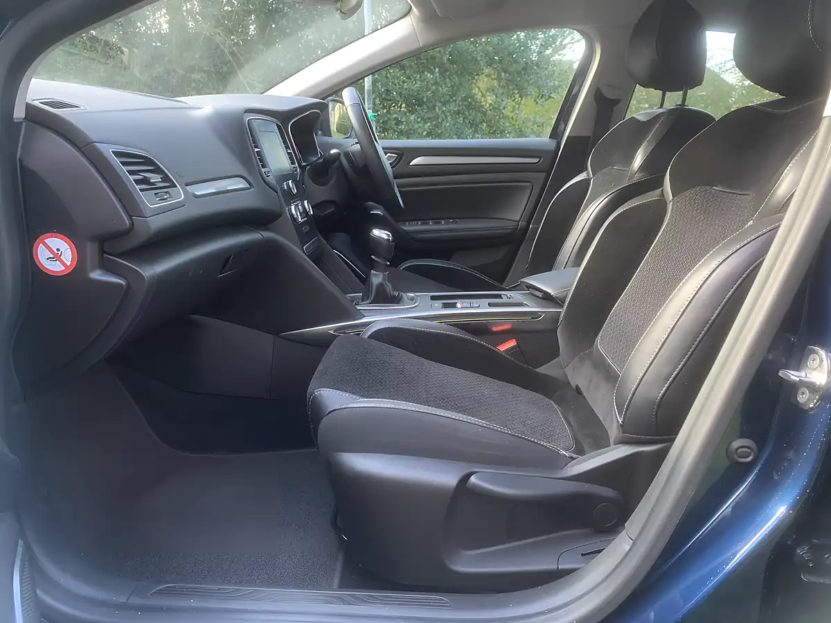 Used 2018 Renault Megane Dynamique Nav Cosmos Blue Metallic - Interior and Exterior details 17