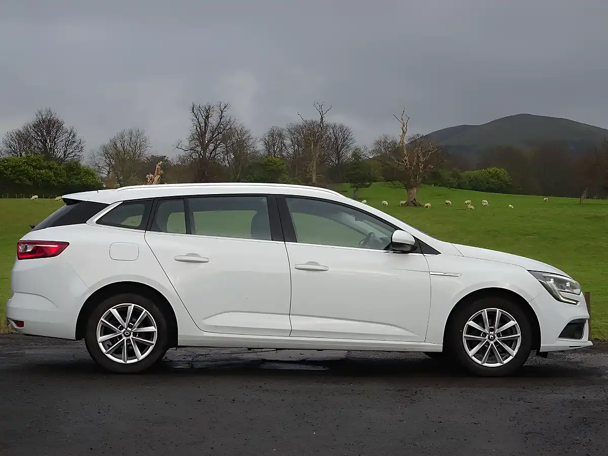 Used 2018 Renault Megane Dynamique Nav Sport Tourer White - Interior and Exterior details 12