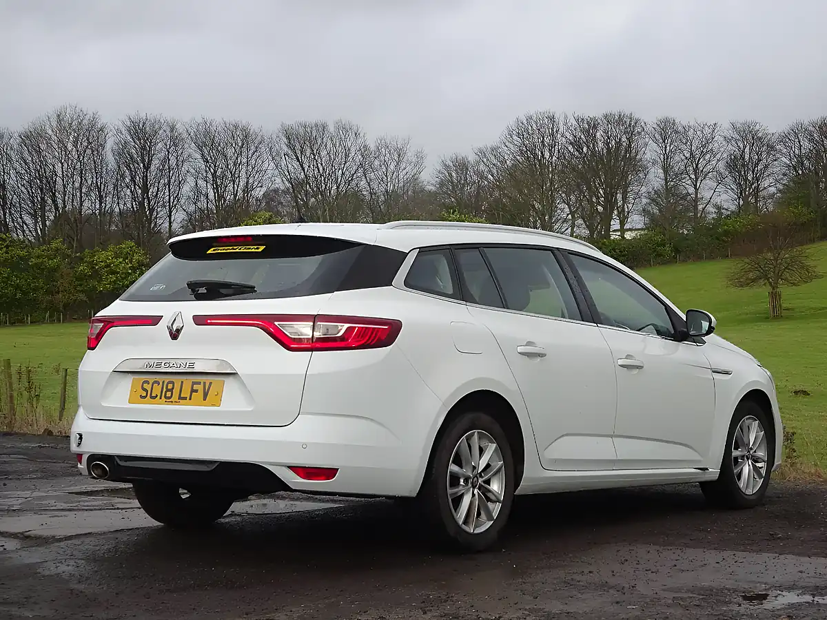 Used 2018 Renault Megane Dynamique Nav Sport Tourer White - Interior and Exterior details 14