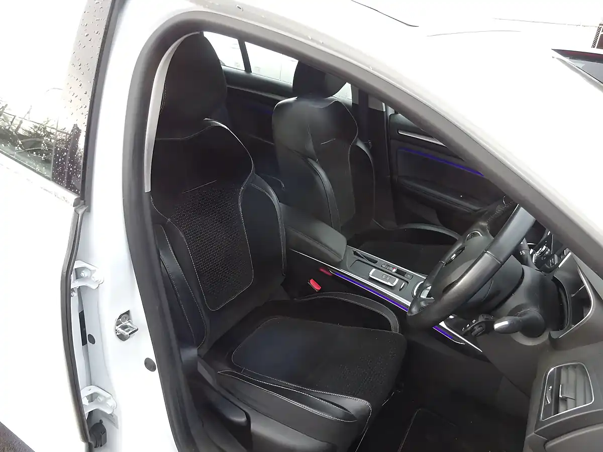 Used 2018 Renault Megane Dynamique Nav Sport Tourer White - Interior and Exterior details 16