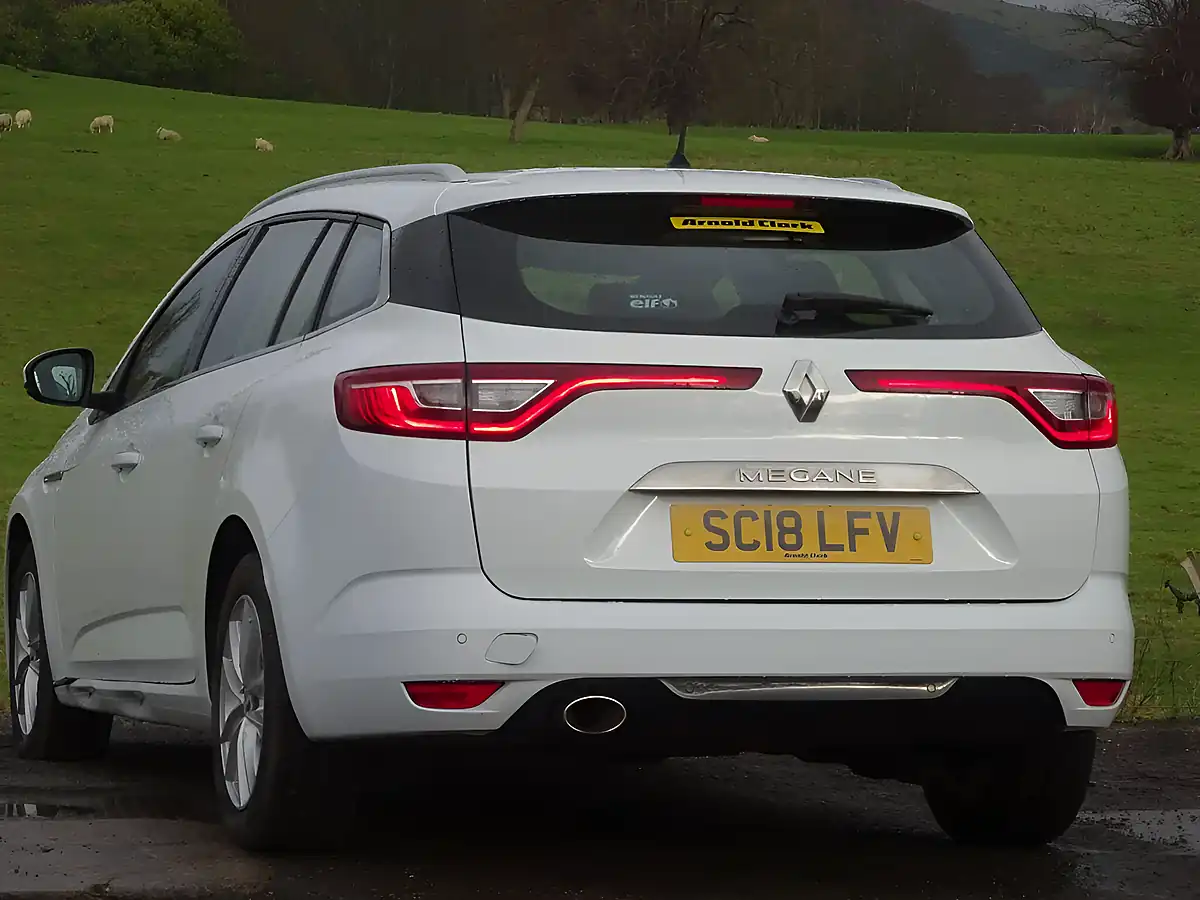 Used 2018 Renault Megane Dynamique Nav Sport Tourer White - Interior and Exterior details 3