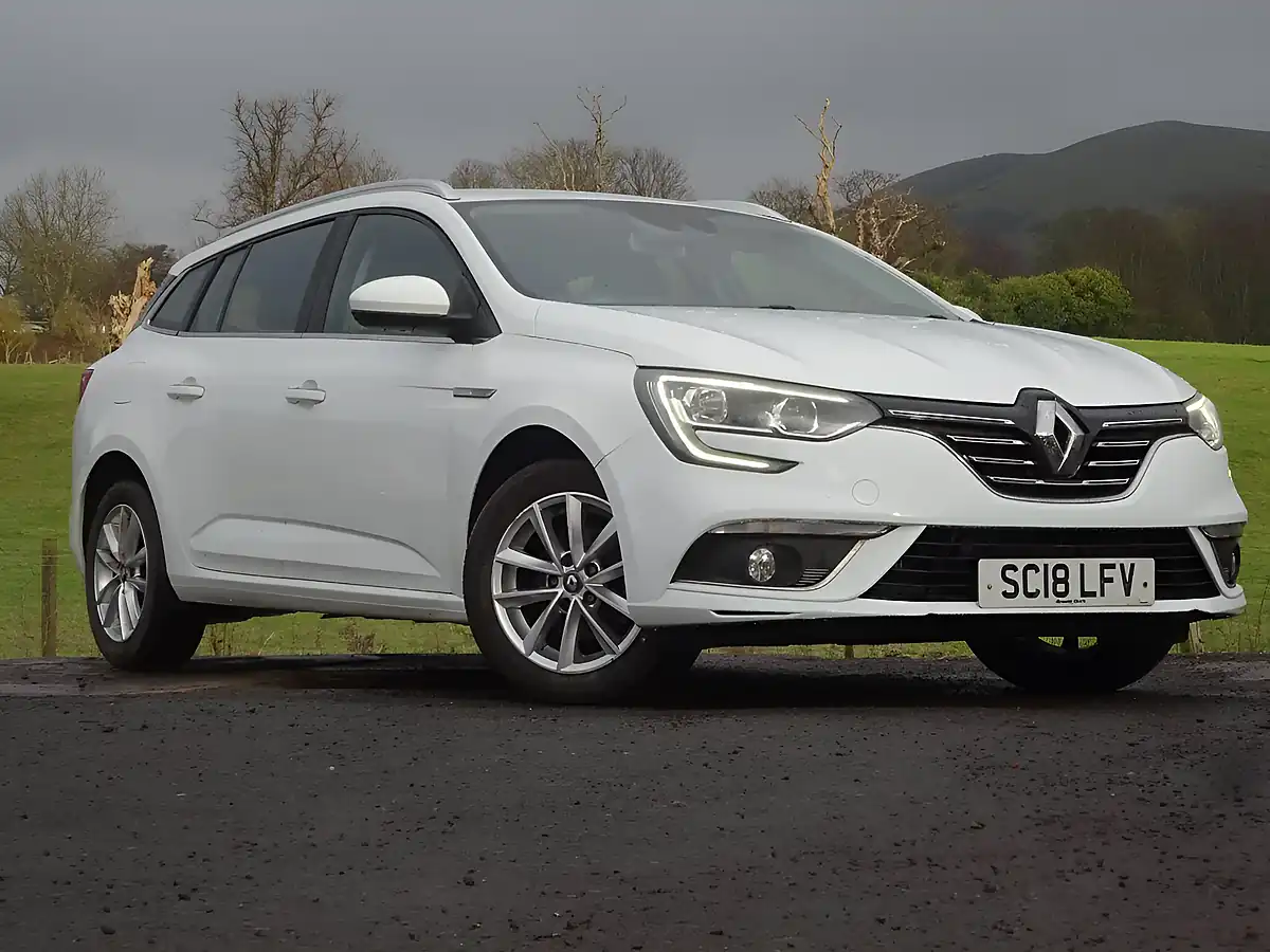 Used 2018 Renault Megane Dynamique Nav Sport Tourer White - Interior and Exterior details 5
