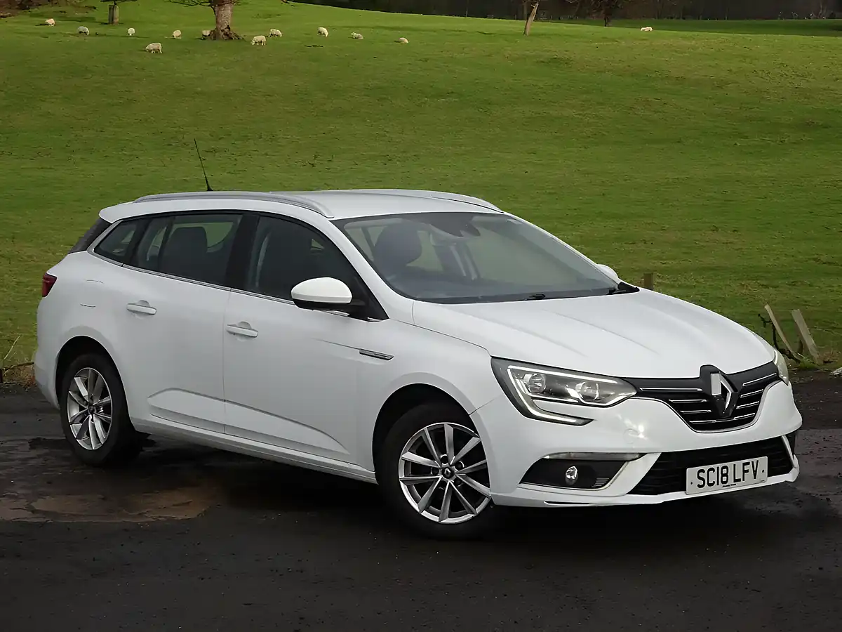 Used 2018 Renault Megane Dynamique Nav Sport Tourer White - Interior and Exterior details 6