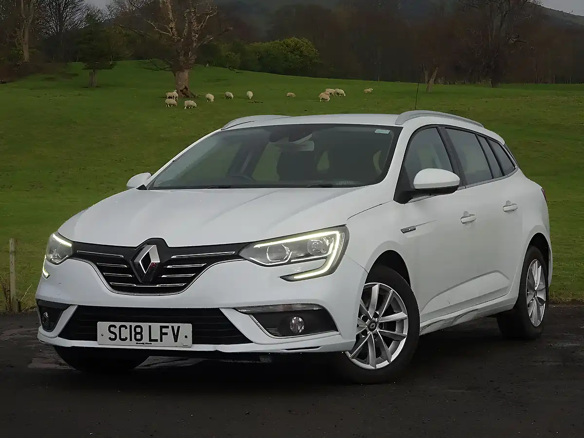 Used 2018 Renault Megane Dynamique Nav Sport Tourer White - Interior and Exterior details 9