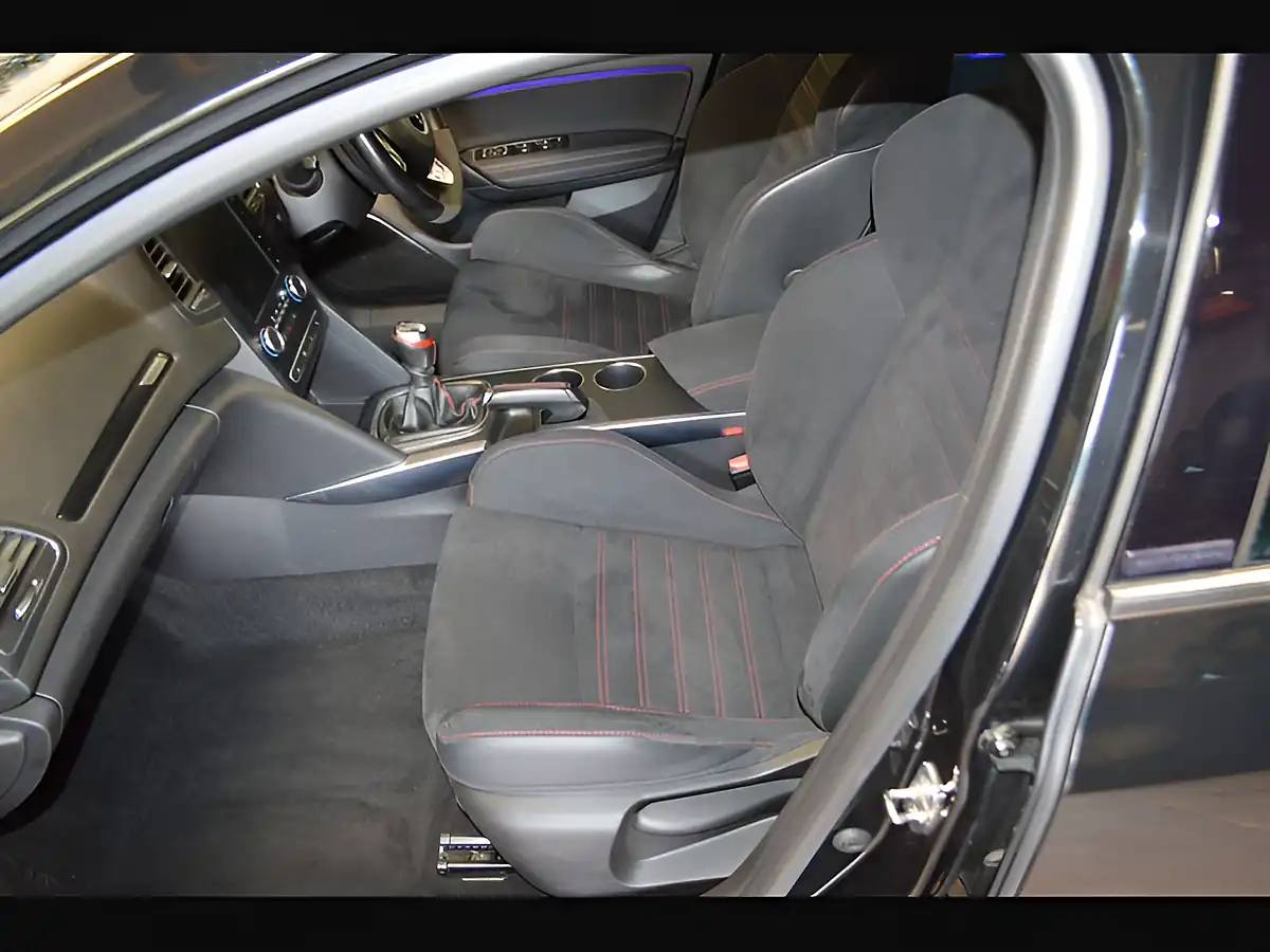 Used 2018 Renault Megane R.S.280 Diamond Black - Interior and Exterior details 13