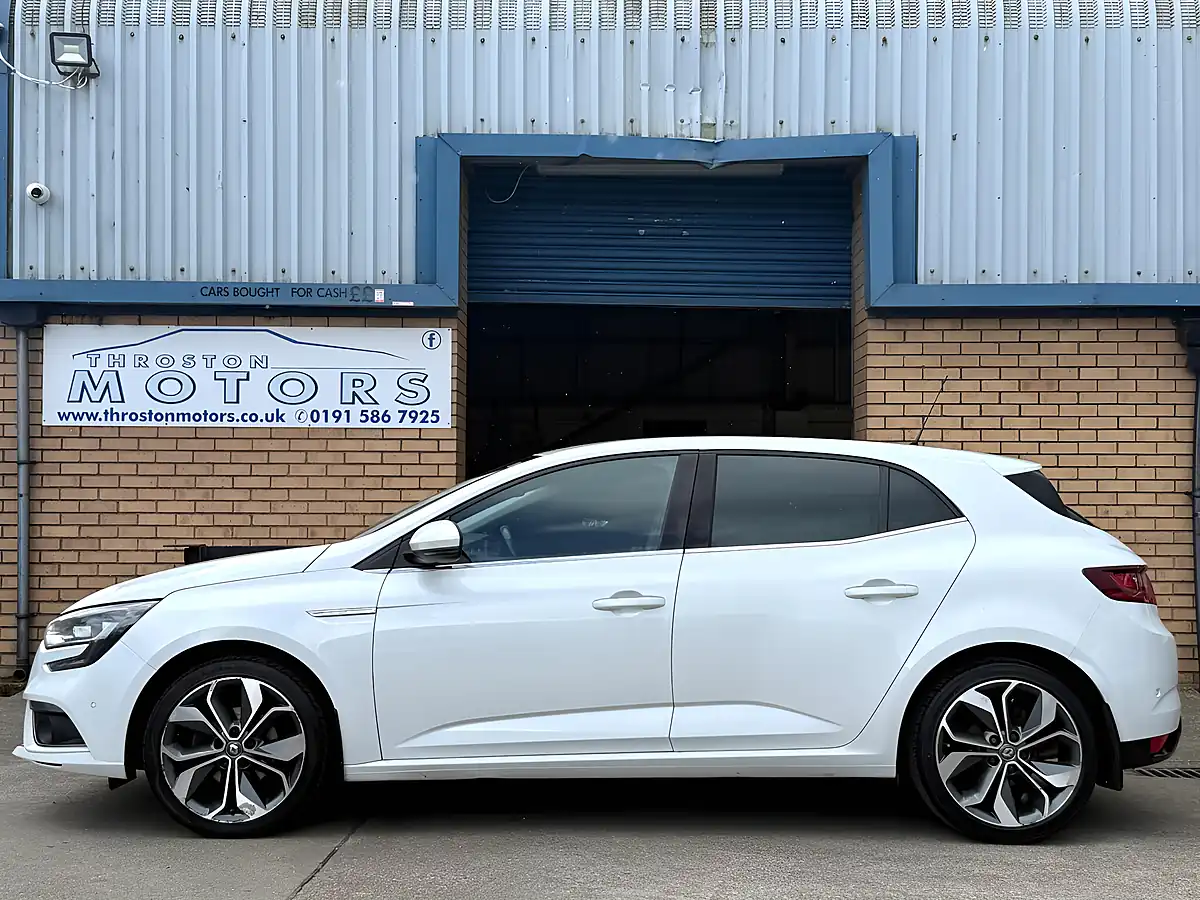 Used 2018 Renault Megane Signature Nav White - Interior and Exterior details 5