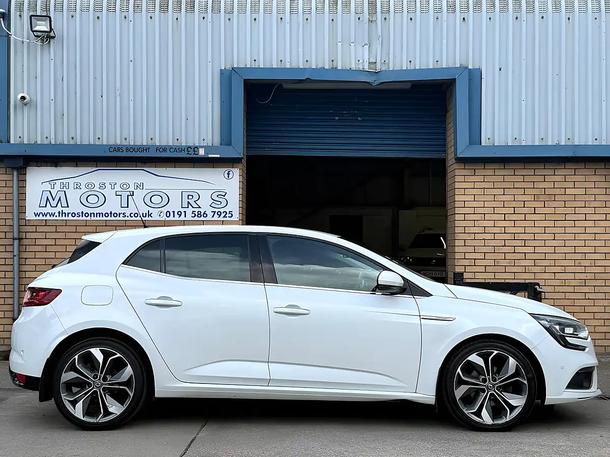 Used 2018 Renault Megane Signature Nav White - Interior and Exterior details 6