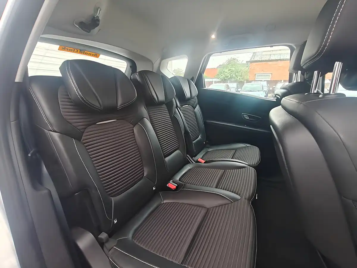 Used 2018 Renault Scenic Dynamique Nav Silver - Interior and Exterior details 14