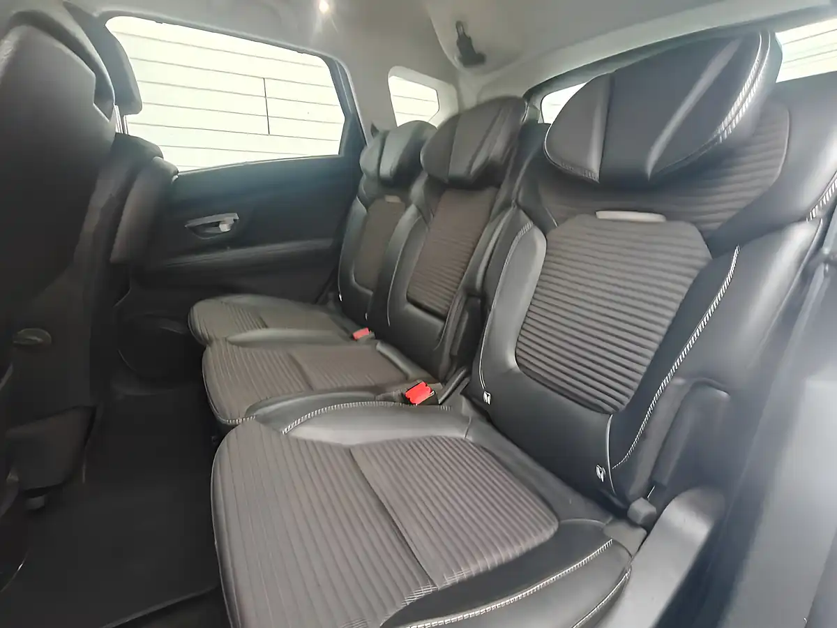 Used 2018 Renault Scenic Dynamique Nav Silver - Interior and Exterior details 15
