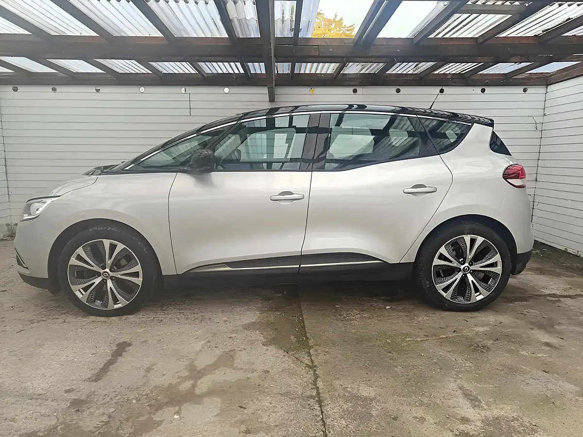 Used 2018 Renault Scenic Dynamique Nav Silver - Interior and Exterior details 3