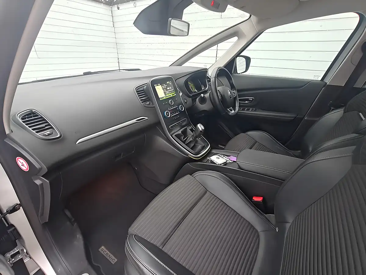 Used 2018 Renault Scenic Dynamique Nav Silver - Interior and Exterior details 4