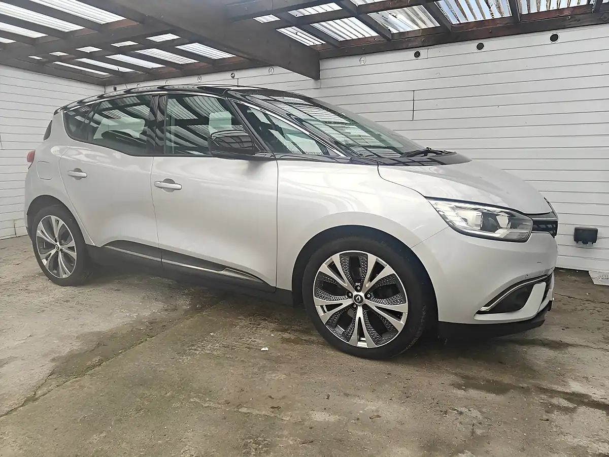 Used 2018 Renault Scenic Dynamique Nav Silver - Interior and Exterior details 8
