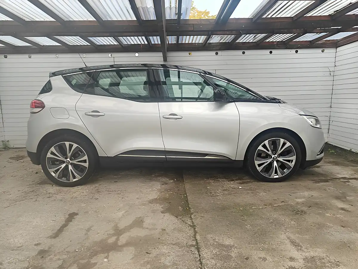 Used 2018 Renault Scenic Dynamique Nav Silver - Interior and Exterior details 9