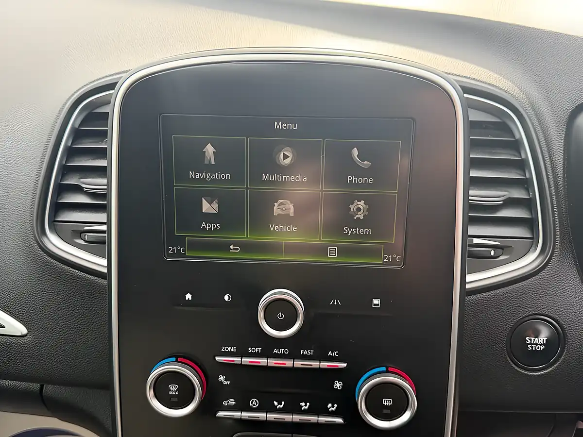 Used 2018 Renault Scenic Dynamique Nav White - Interior and Exterior details 16