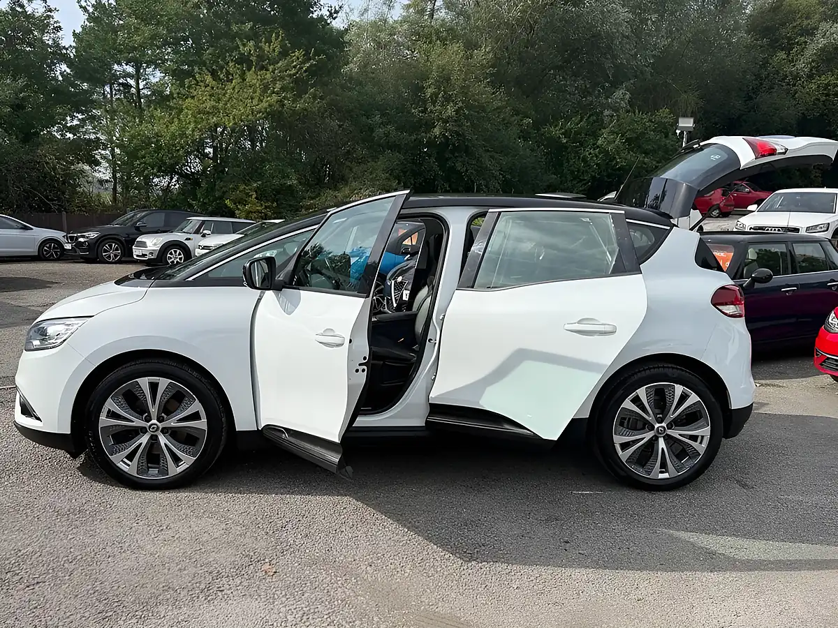 Used 2018 Renault Scenic Dynamique Nav White - Interior and Exterior details 6