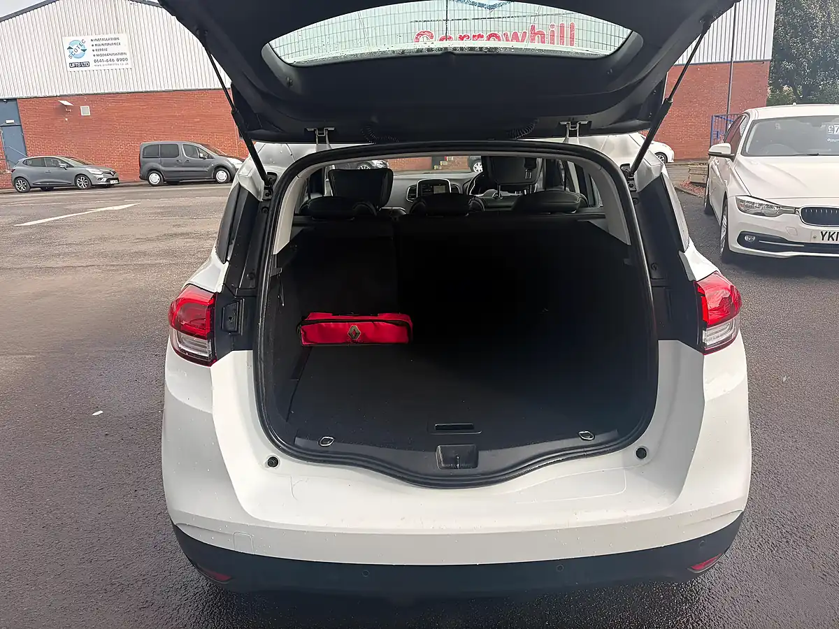 Used 2018 Renault Scenic Dynamique Nav White - Interior and Exterior details 15