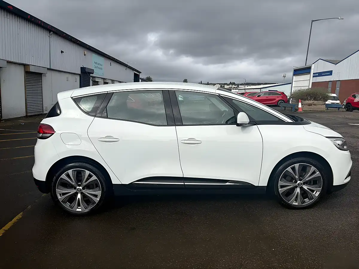 Used 2018 Renault Scenic Dynamique Nav White - Interior and Exterior details 7