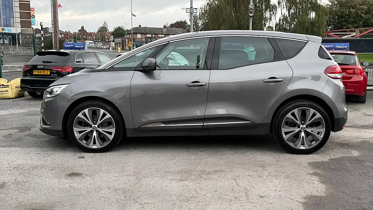 Used 2018 Renault Scenic Dynamique S Nav Grey - Interior and Exterior details 6