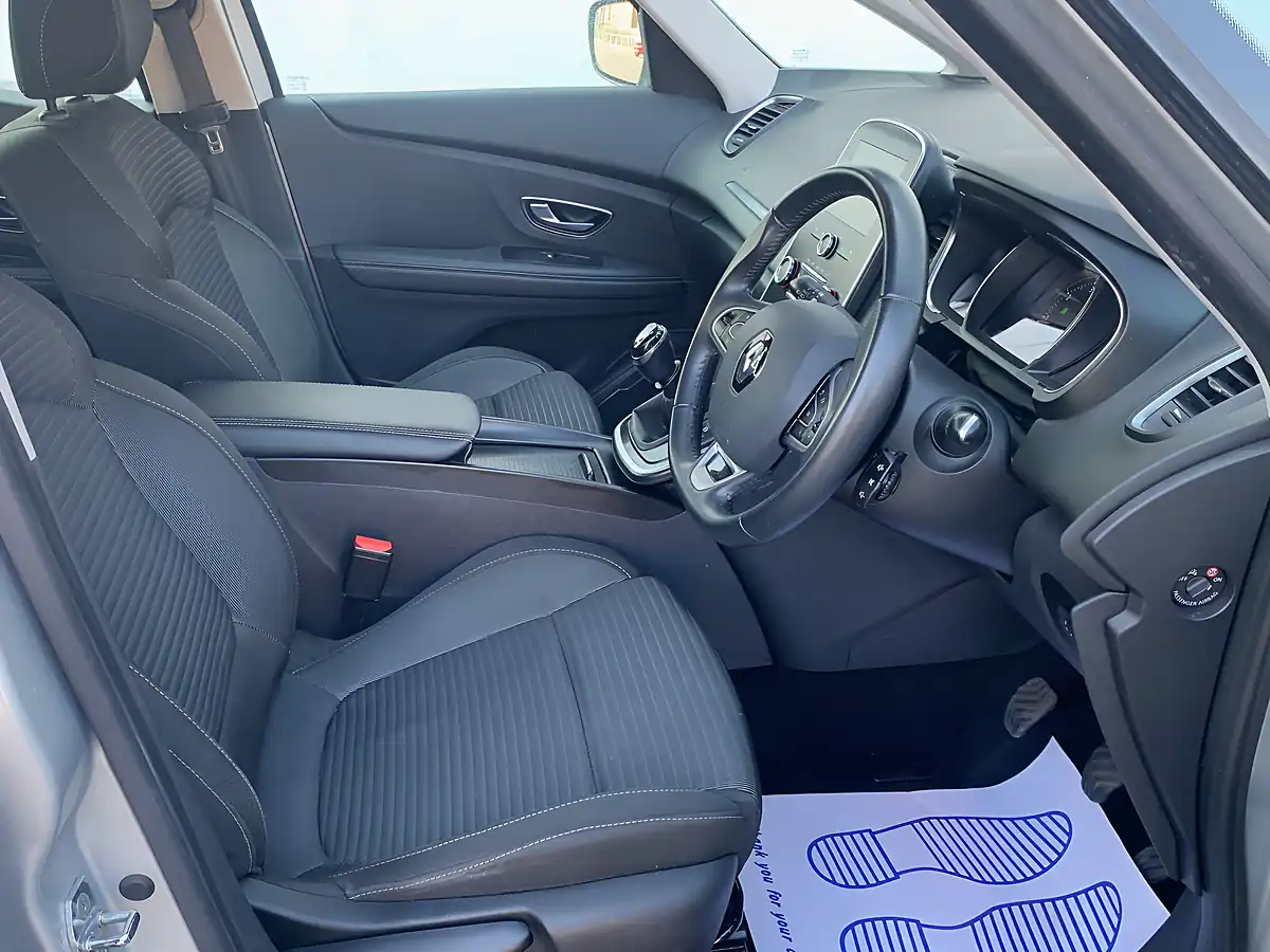 Used 2018 Renault Scenic Iconic Silver - Interior and Exterior details 5