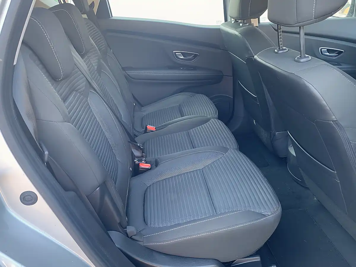 Used 2018 Renault Scenic Iconic Silver - Interior and Exterior details 8