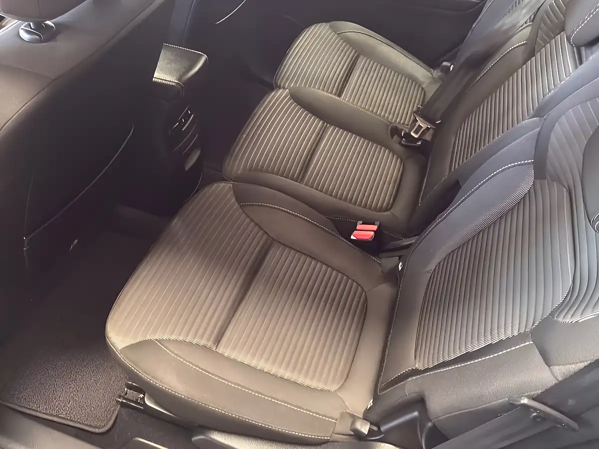 Used 2018 Renault Scenic Iconic White - Interior and Exterior details 11