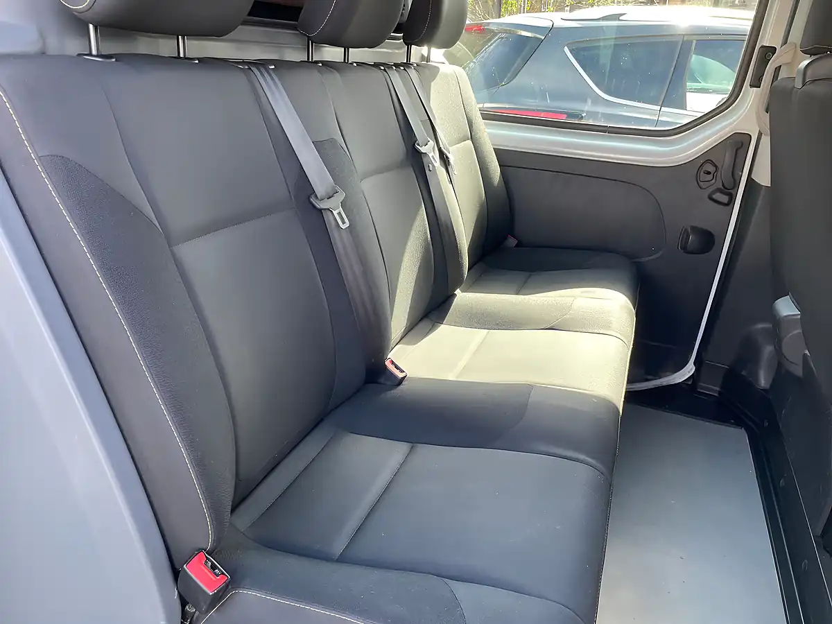 Used 2018 Renault Trafic 29 Business Crew Van Double Cab White - Interior and Exterior details 11