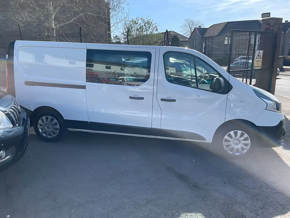 Used 2018 Renault Trafic 29 Business Crew Van Double Cab White - Interior and Exterior details 3
