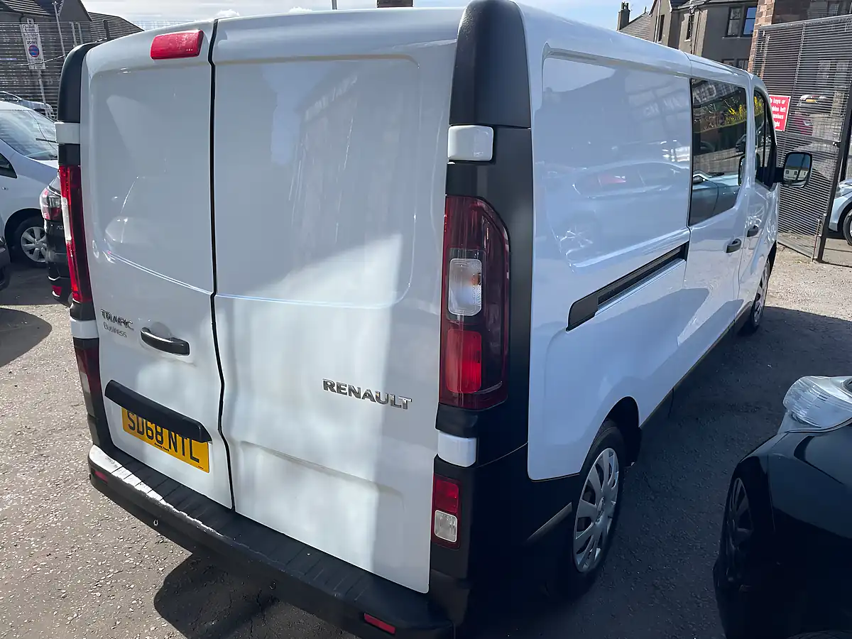 Used 2018 Renault Trafic 29 Business Crew Van Double Cab White - Interior and Exterior details 4