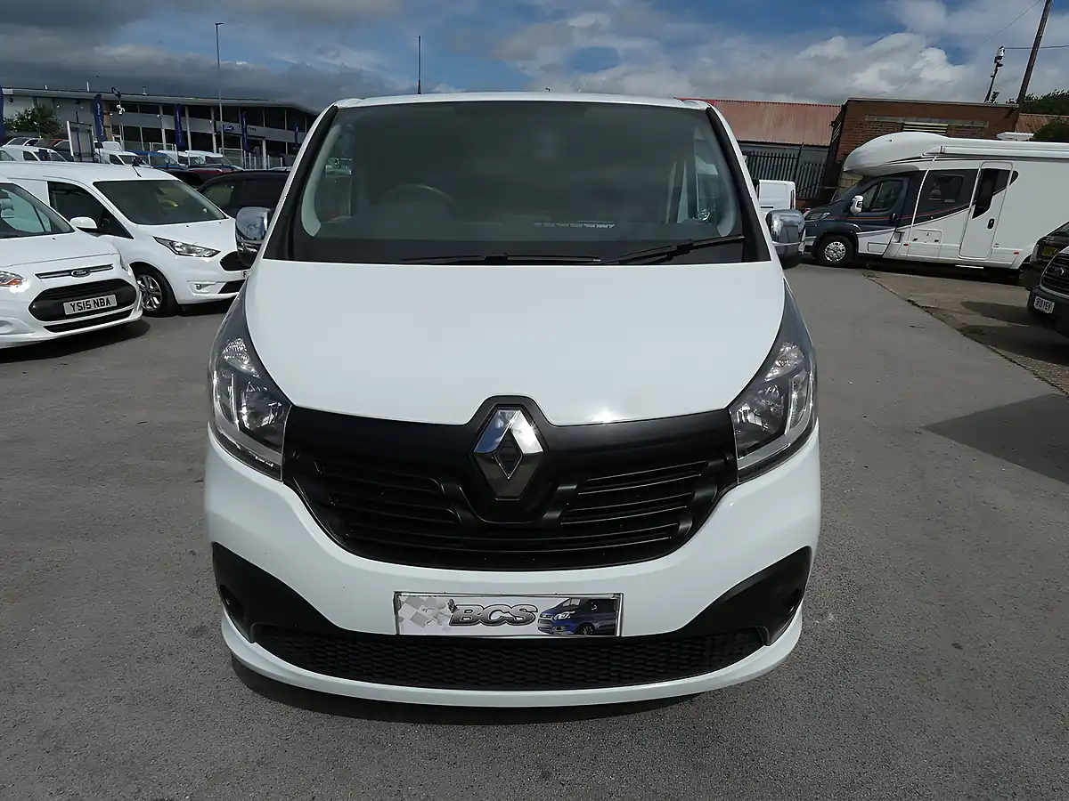 Used 2018 Renault Trafic Business+ Glacier White - Interior and Exterior details 11
