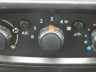 Used 2018 Renault Trafic Business+ Glacier White - Interior and Exterior details 17