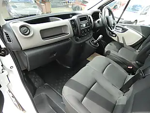 Used 2018 Renault Trafic Business+ Glacier White - Interior and Exterior details 18