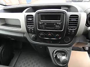 Used 2018 Renault Trafic Business+ Glacier White - Interior and Exterior details 6
