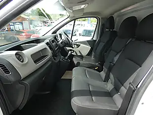 Used 2018 Renault Trafic Business+ Glacier White - Interior and Exterior details 8
