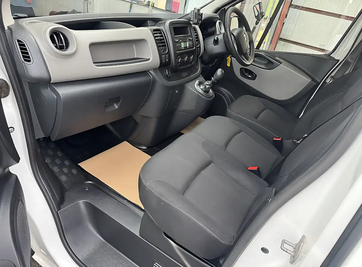 Used 2018 Renault Trafic Business + No Vat White - Interior and Exterior details 10